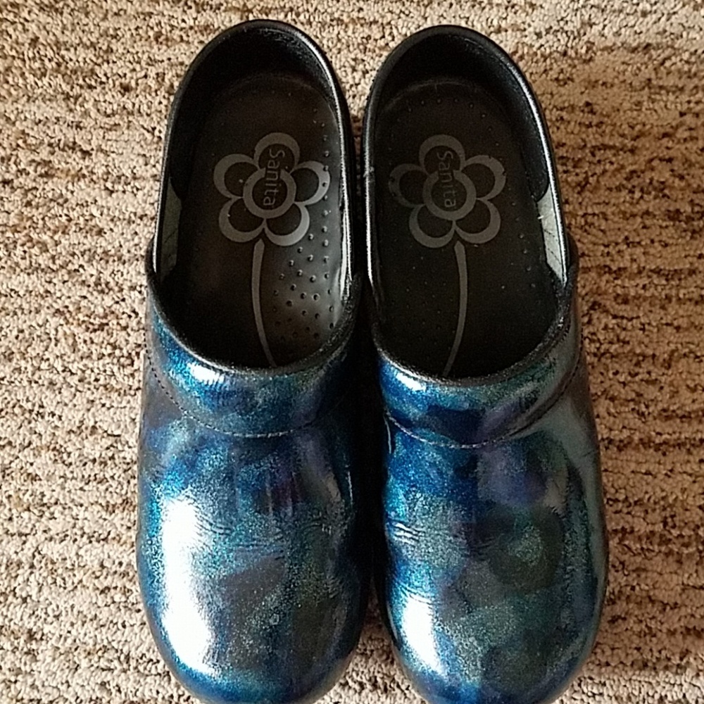 Sanita clogs